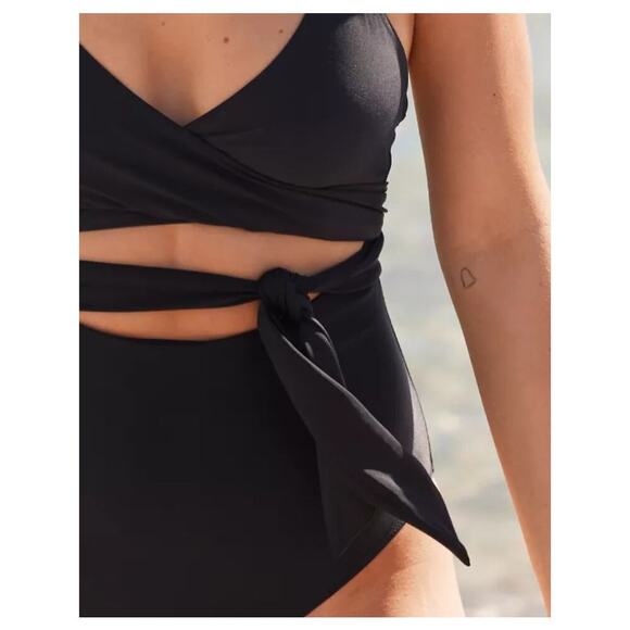 Aerie Wrap Full Coverage One Piece Swimsuit Black Swim Beach Surf Paddle Size XS - Picture 2 of 5